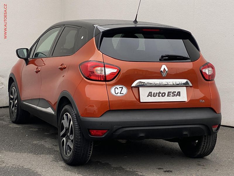 Renault Captur (2015) 1.2 TCe, Intense, AT, navi - fotka 6 z 17