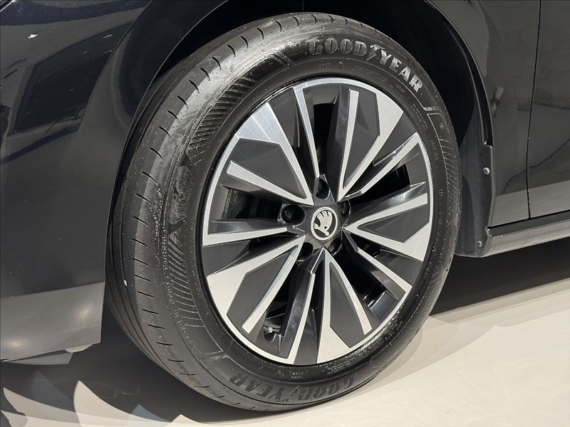 Škoda Superb 2,0 TDi  DSG Selection Assist - fotka 6 z 50