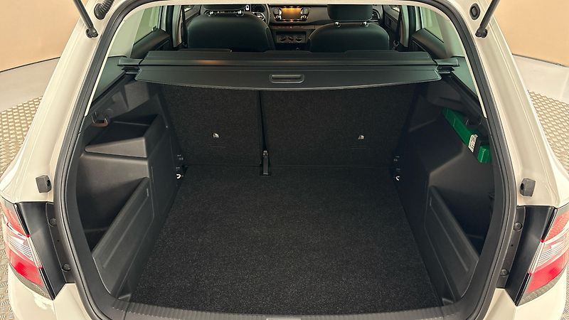 Škoda Fabia 1.0 TSI Ambition Combi - fotka 17 z 23