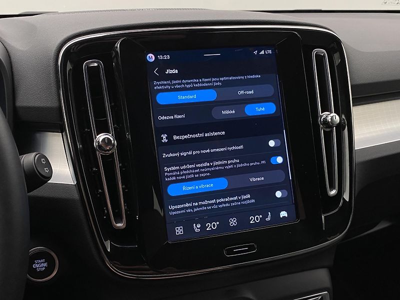 Volvo XC40 (2026) B3 AUT DARK PLUS - fotka 47 z 60
