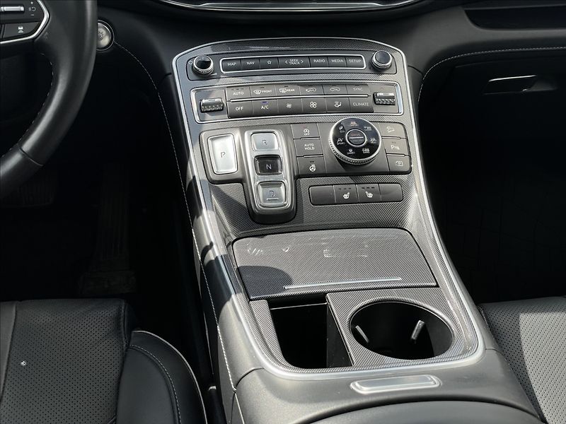 Hyundai Santa Fe 2,2 CRDi 4WD DCT Style ACC - fotka 12 z 22