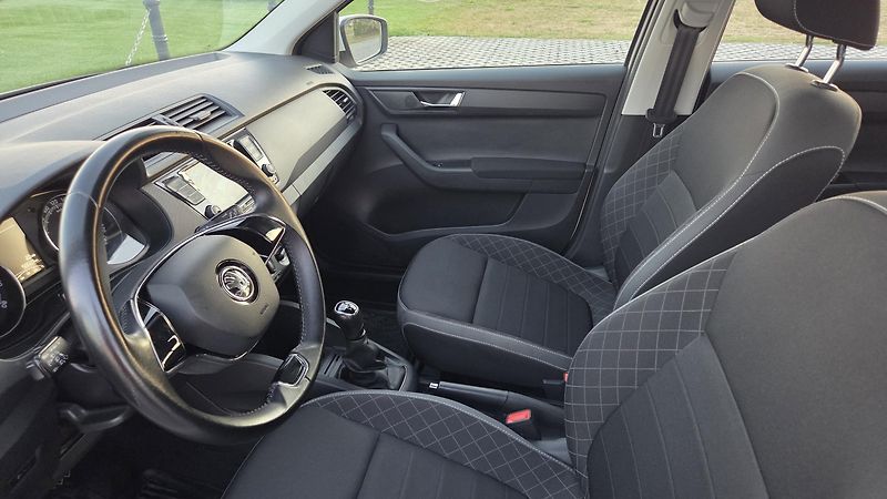 Škoda Fabia (2021) 1.0 TSI 70 kW Ambition, CZ,DPH - fotka 10 z 23