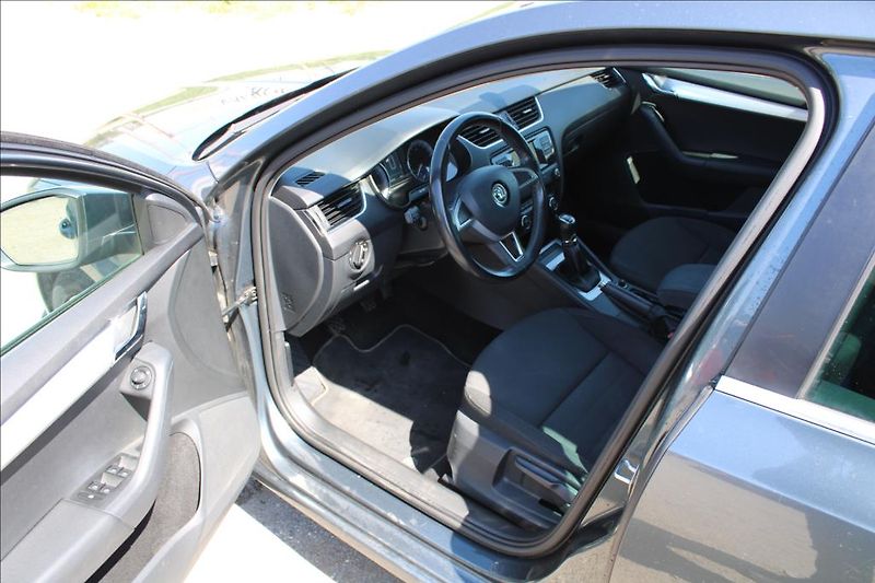 Škoda Octavia 1,4 TSi  EDITTION, XENONY - fotka 10 z 27