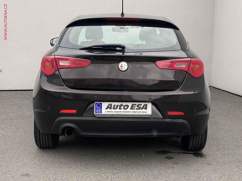 Alfa Romeo Giulietta (2013) 1.6 D, AC, park.asist - fotka 5 z 14