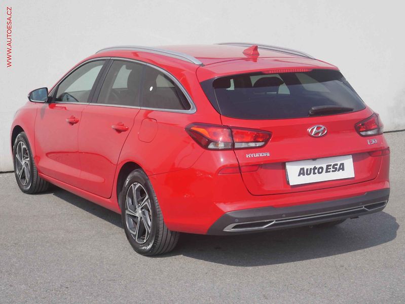 Hyundai i30 (2021) 1.5. i, ČR, navi, LED, autoAC - fotka 6 z 15