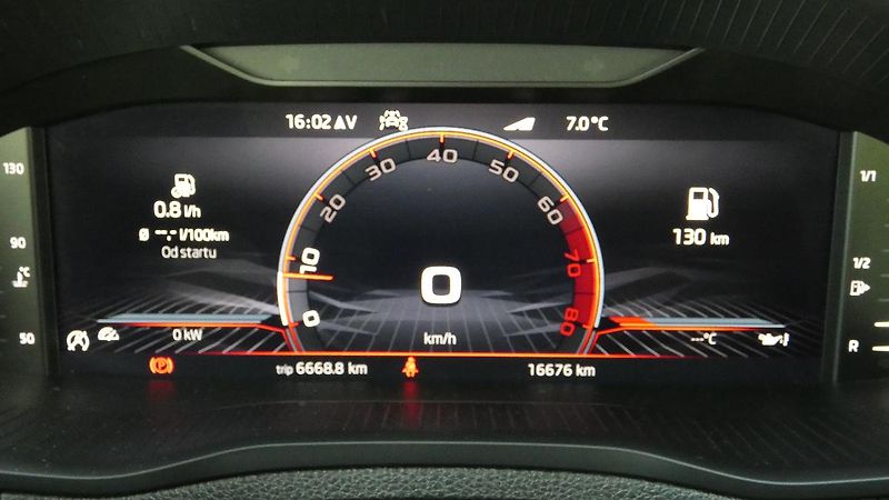 Škoda Karoq 1,5 TSI Sportline - fotka 14 z 23