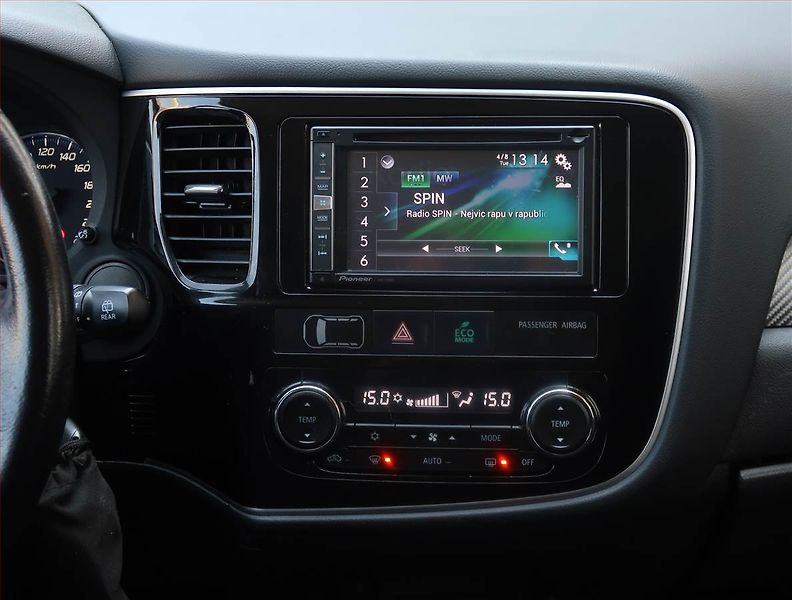 Mitsubishi Outlander (2014) 2.2 DI-D, 4X4, Navi, Tempomat - fotka 12 z 19