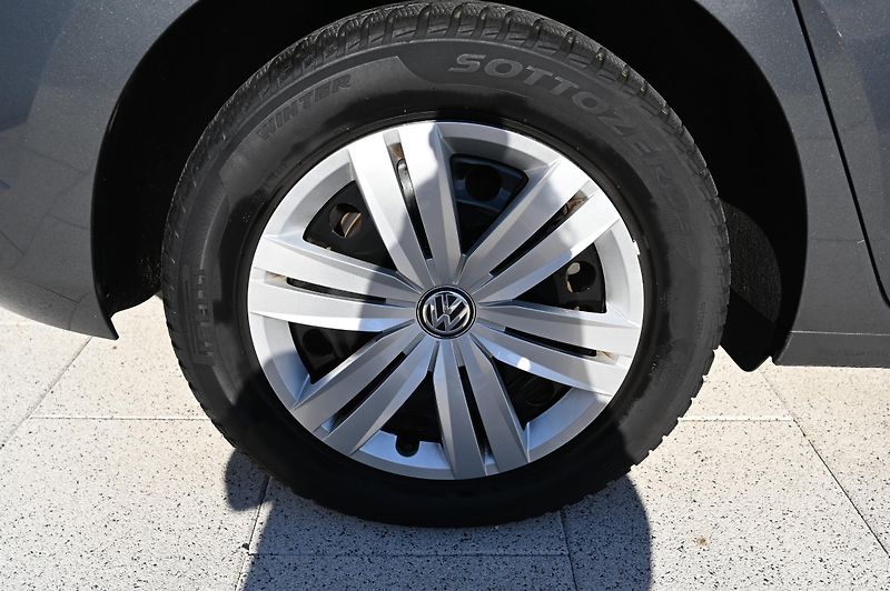Volkswagen Touran 1.2TSI 81KW Comfort 7mist 3/17 - fotka 12 z 60