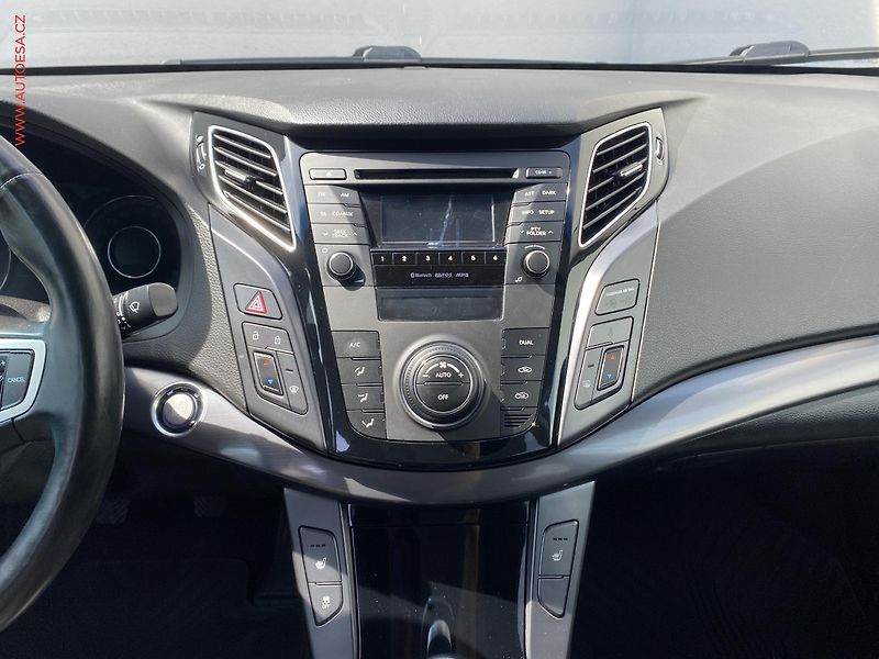 Hyundai i40 (2013) 2.0GDi, AC, park.asist - fotka 12 z 17