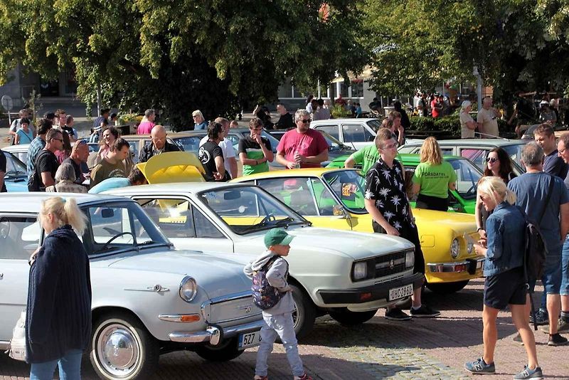 Již 8. ročník tradičního zlínského setkání všech majitelů vozů značky Škoda vyrobených do roku 1994. Náměstí Míru ve Zlíně.