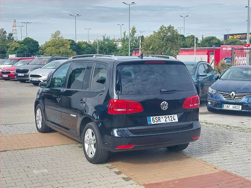 Volkswagen Touran (2012) 1.6 TDI, Xenony, Tempomat - fotka 4 z 13