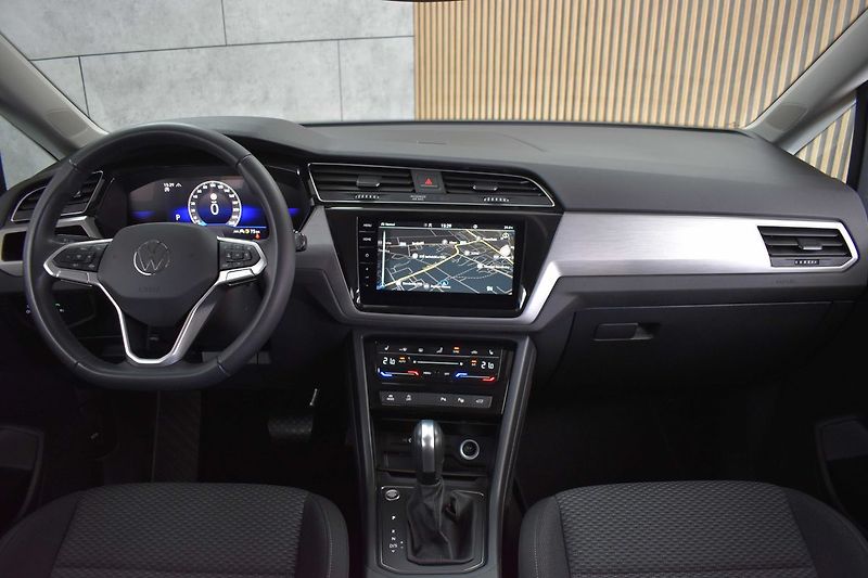 Volkswagen Touran 2.0TDI DSG*TAŽNÉ*7.MÍST*ČR 1.M - fotka 8 z 48