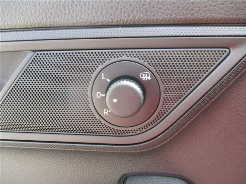 Škoda Fabia 1,0 TSI, klima,servis,DPH,CZ, - fotka 24 z 30