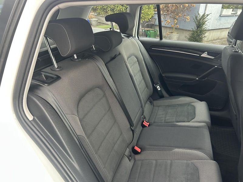 Volkswagen Golf Variant 2,0TDi Highline NAVI LEDMATRIX - fotka 41 z 69