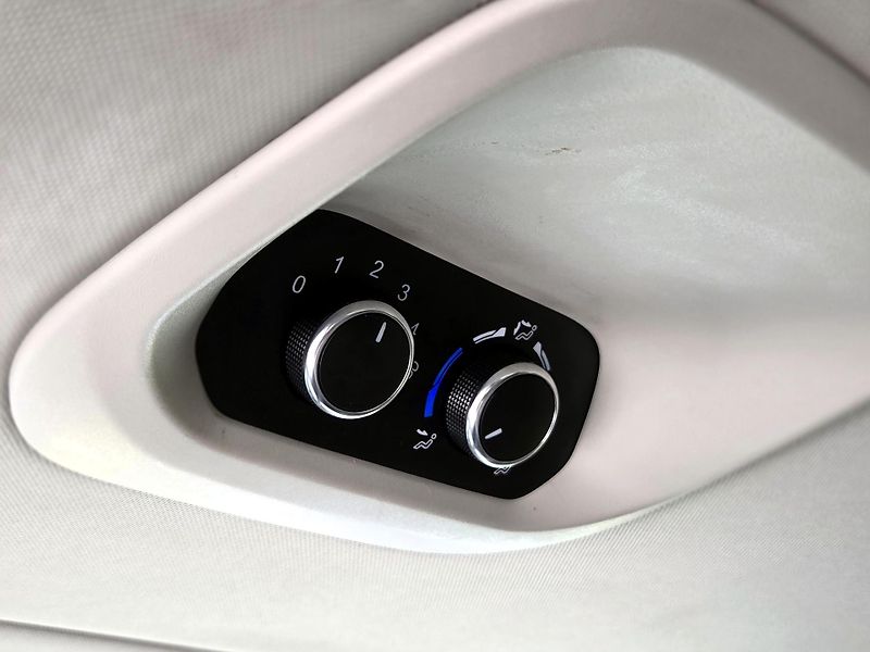 Ford Tourneo Custom TDCi Titanium-X SERV.KNÍŽKA - fotka 23 z 51