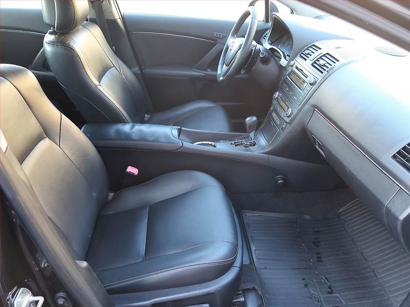 Toyota Avensis (2010) 2.2 D-4D, Automat, Xenony - fotka 9 z 18