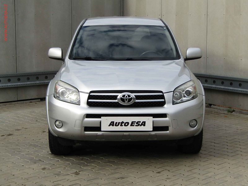 Toyota RAV4 (2007) 2.2. D-CAT 4x4, AC, kůže - fotka 2 z 23