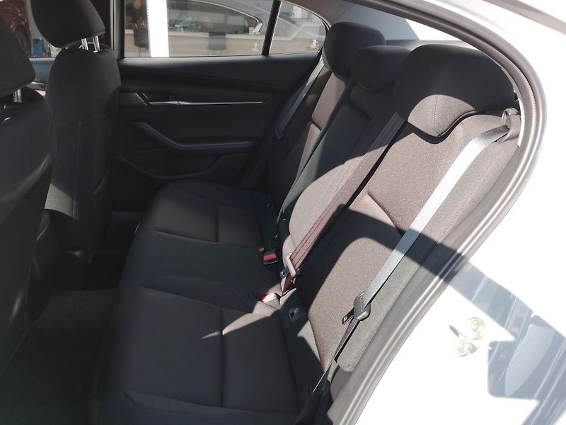 Mazda 3 (2026) SDN 2,5 MT, Centre-line, AKCE! - fotka 17 z 24