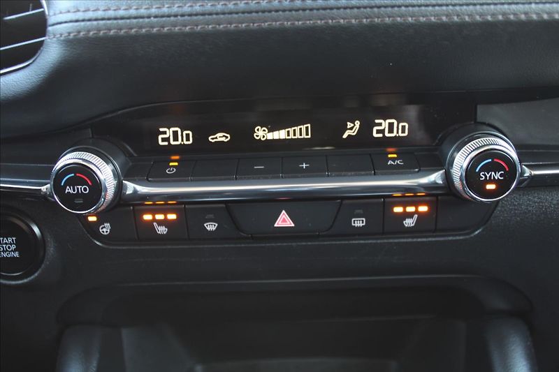 Mazda 3 2,0 i  ČR,1.MAJ,DPH,PLUS - fotka 18 z 32