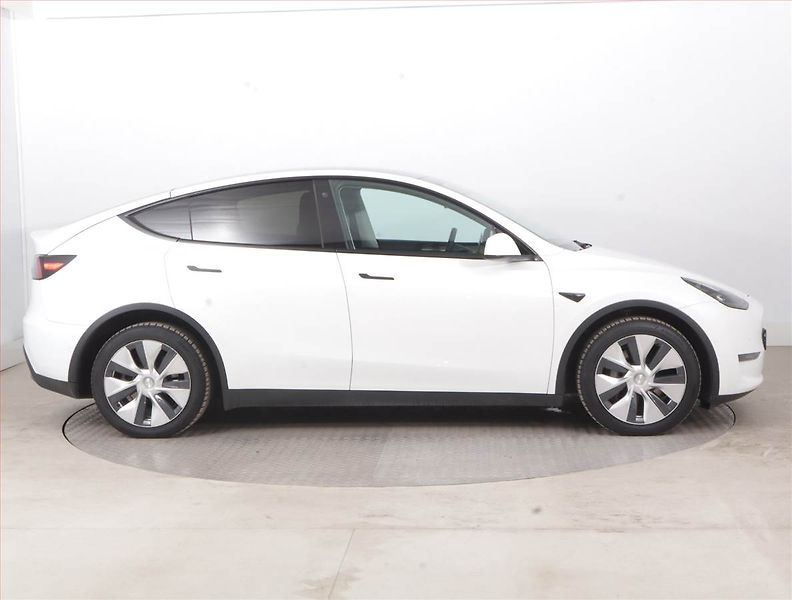 Tesla Model Y (2022) Long Range AWD 79kWh, SoH 91% - fotka 6 z 22