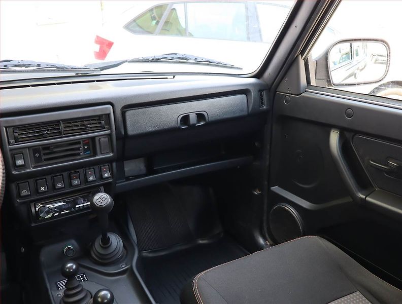 Lada Niva (2017) Urban 1.7 i, 4X4, Serv.kniha - fotka 8 z 13