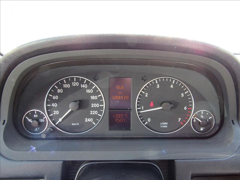 Mercedes-Benz Třídy A 1,5 A 150 Jupiterrot 70KW - fotka 13 z 24