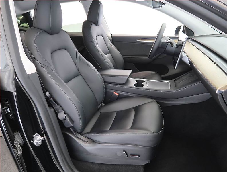 Tesla Model Y (2023) Standard LFP 64kWh, SoH 94% - fotka 9 z 31
