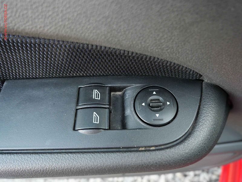 Ford Focus (2005) 1.6 TDCi, AC - fotka 11 z 17