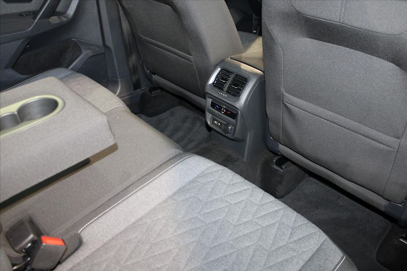 Volkswagen Tiguan TDi DSG 4MOTION IQ.Light/ACC/T - fotka 29 z 33