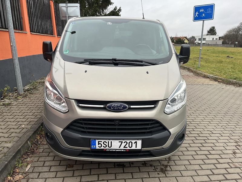 Ford Tourneo Custom 2.2 TDCi 9 Míst - fotka 3 z 30
