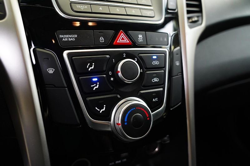 Hyundai i30 - fotka 21 z 25