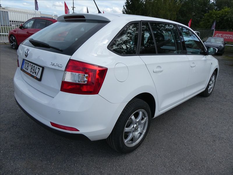 Škoda Rapid 1,2 TSI 77kW Style Spaceback - fotka 9 z 36