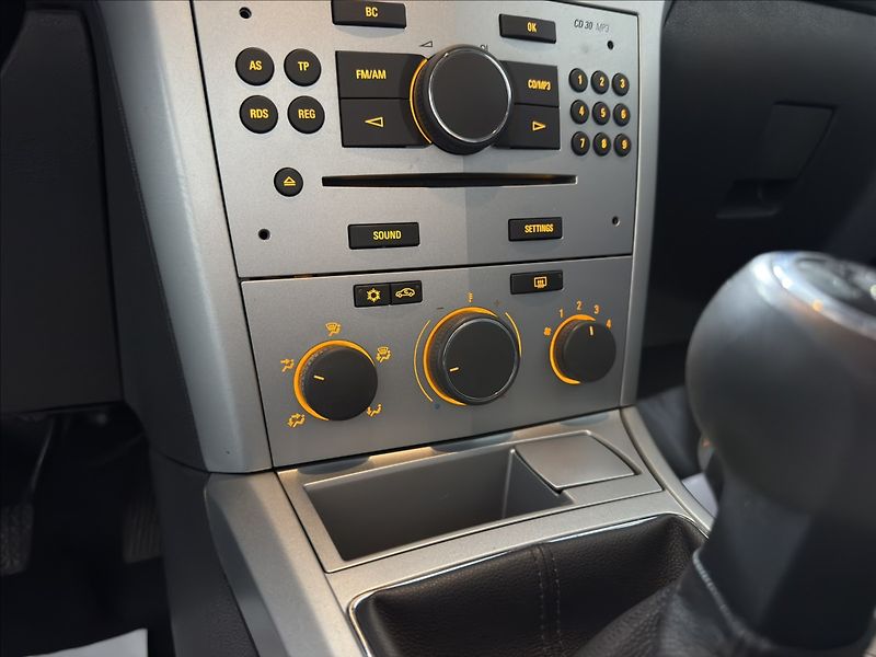 Opel Astra 1,6   i H KLIMATIZACE TEMPOMAT - fotka 15 z 36