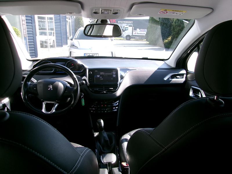 Peugeot 2008 1.6 HDI - fotka 8 z 22