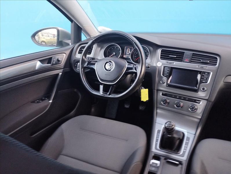 Volkswagen Golf 1,4 TSi 90KW - fotka 10 z 21