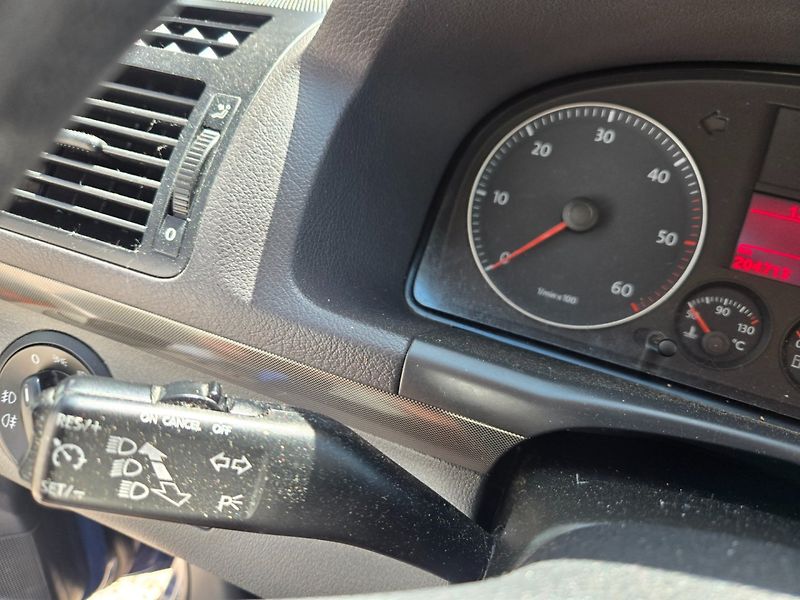 Volkswagen Touran (2009) 1.9 TDI Serviska,Rozvody - fotka 11 z 25