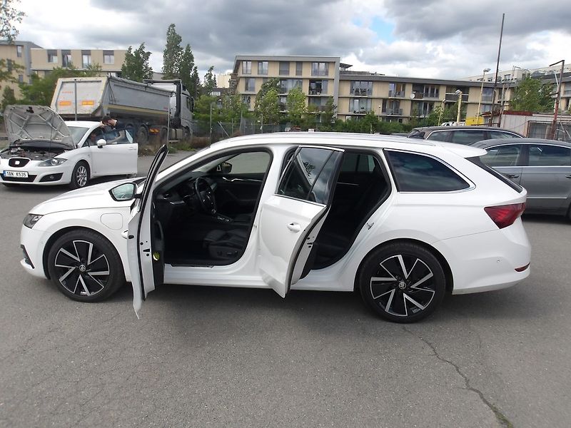 Škoda Octavia 1,4TSi BA+EL ČR ! MAX.VÝBAVA ! - fotka 13 z 33