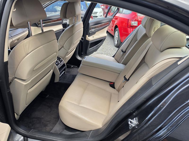 BMW Řada 7 730d  - fotka 9 z 19