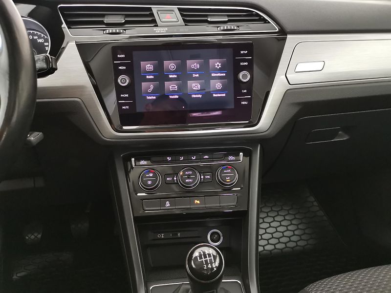 Volkswagen Touran (2017) 1,2 TSI NAVI 132Tkm ZÁRUKA DPH - fotka 18 z 24