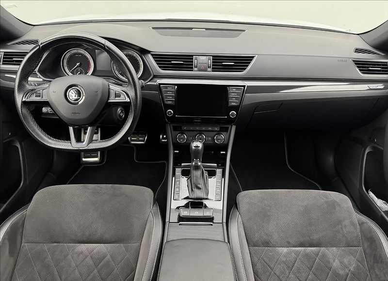 Škoda Superb 2,0 SPORTLINE 4X4 DSG 350HPAPR - fotka 7 z 55