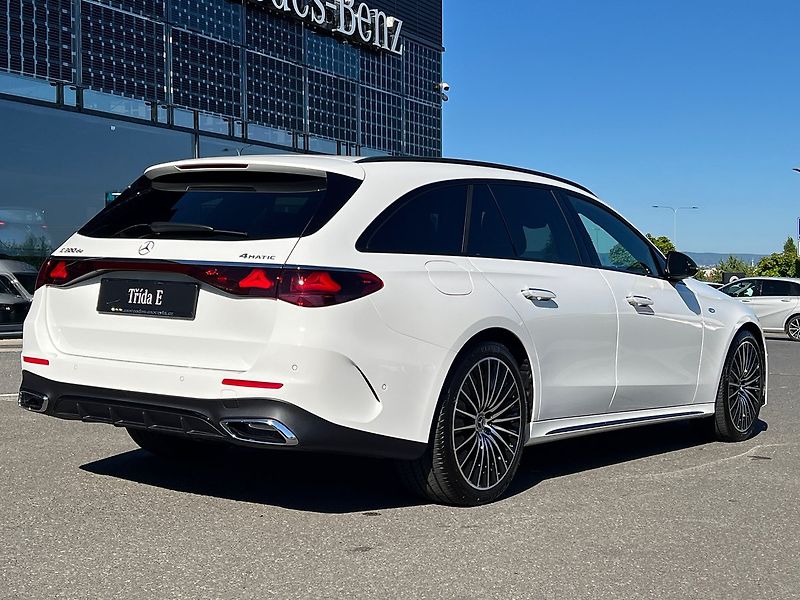 Mercedes-Benz Třídy E (2025) 300 de 4MATIC kombi s EQ - fotka 3 z 35