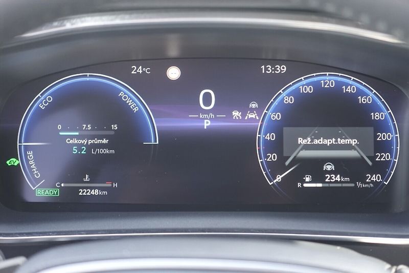 Toyota Corolla 2,0HSD e-CVT Comfort Tech - fotka 26 z 33