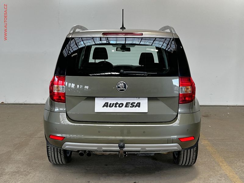 Peugeot 5008 (2010) 1.6i, 1.maj, AAC, tempo - fotka 5 z 16