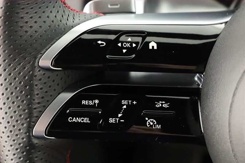 Mercedes-Benz GLB (2025) 200 d, AMG Line, Navigace - fotka 22 z 27
