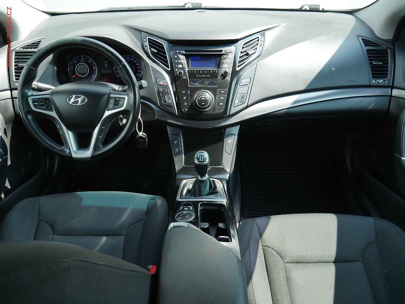 Hyundai i40 (2012) 1.7CRDI, ČR, AC, výhřev sed. - fotka 8 z 20