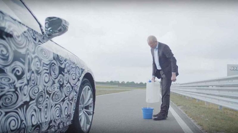 Staromódní test pro auto napěchované moderními technologiemi.