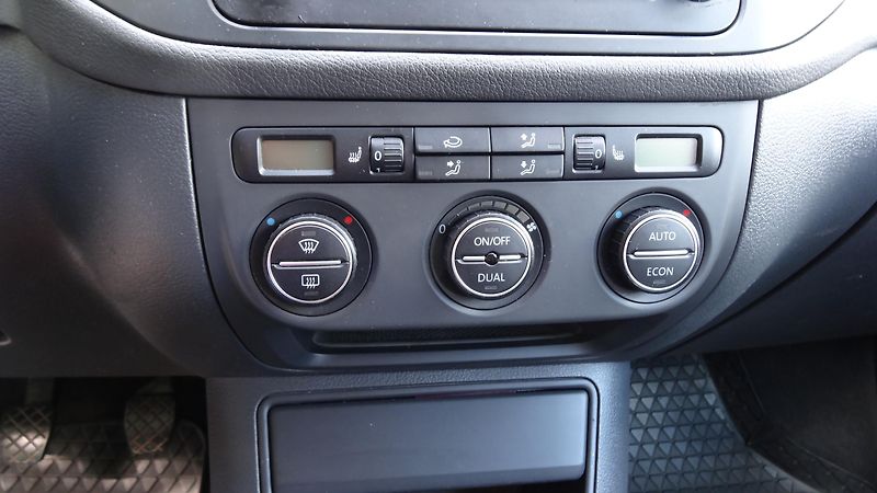 Volkswagen Golf Plus GOLF Plus 1.6 MPi Digi klima - fotka 13 z 17