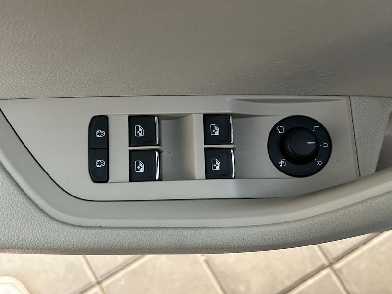 Škoda Superb 2.0 TDI Style - fotka 17 z 30