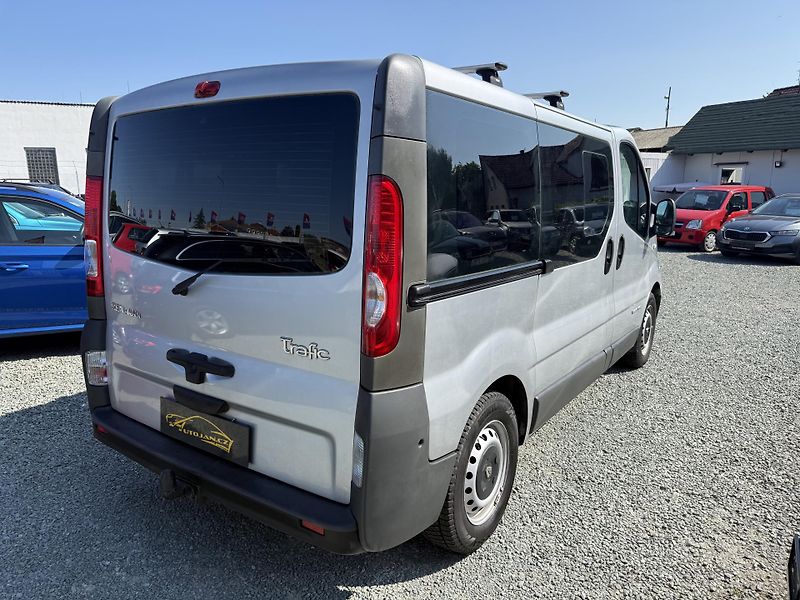 Renault Trafic 2.5 DCI PASSENGER 9 MÍST - fotka 6 z 13