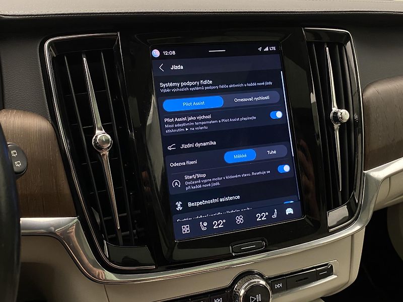 Volvo V90 B4 AWD BRIGHT PLUS AUT CZ - fotka 45 z 60